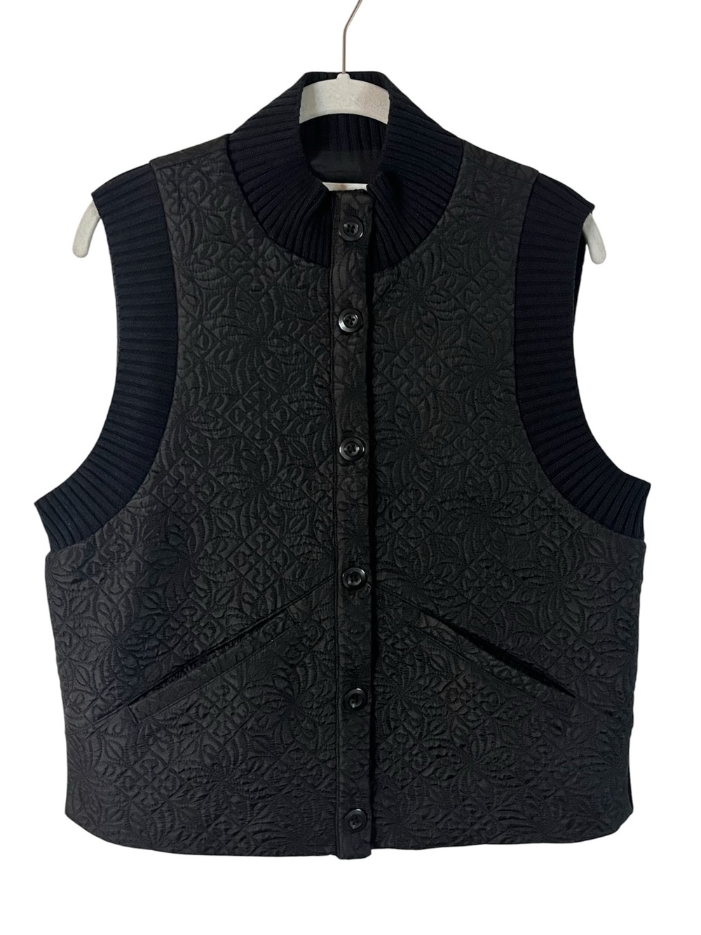 Anthropologie Quilted Ribbed Vest Black M Button Front Embroidered
Minimalist
